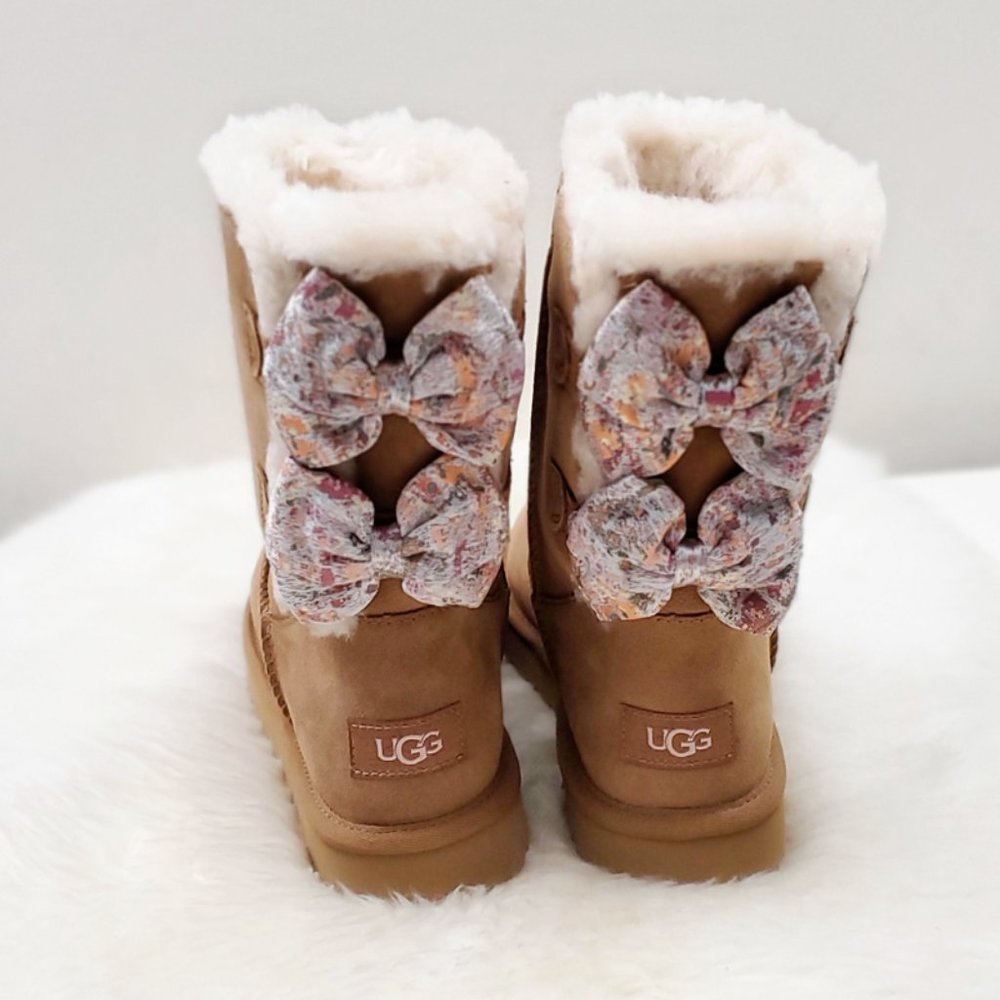 UGG BAILEY BOW ABSTRACT SPLATTER BOOTS - Picture 3 of 10